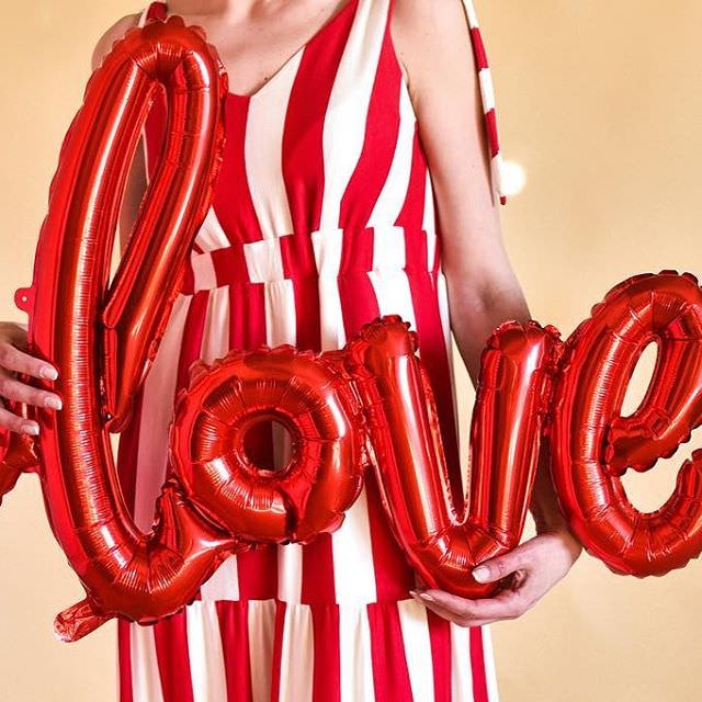 Фольгированный шар "Надпись love. Красный"