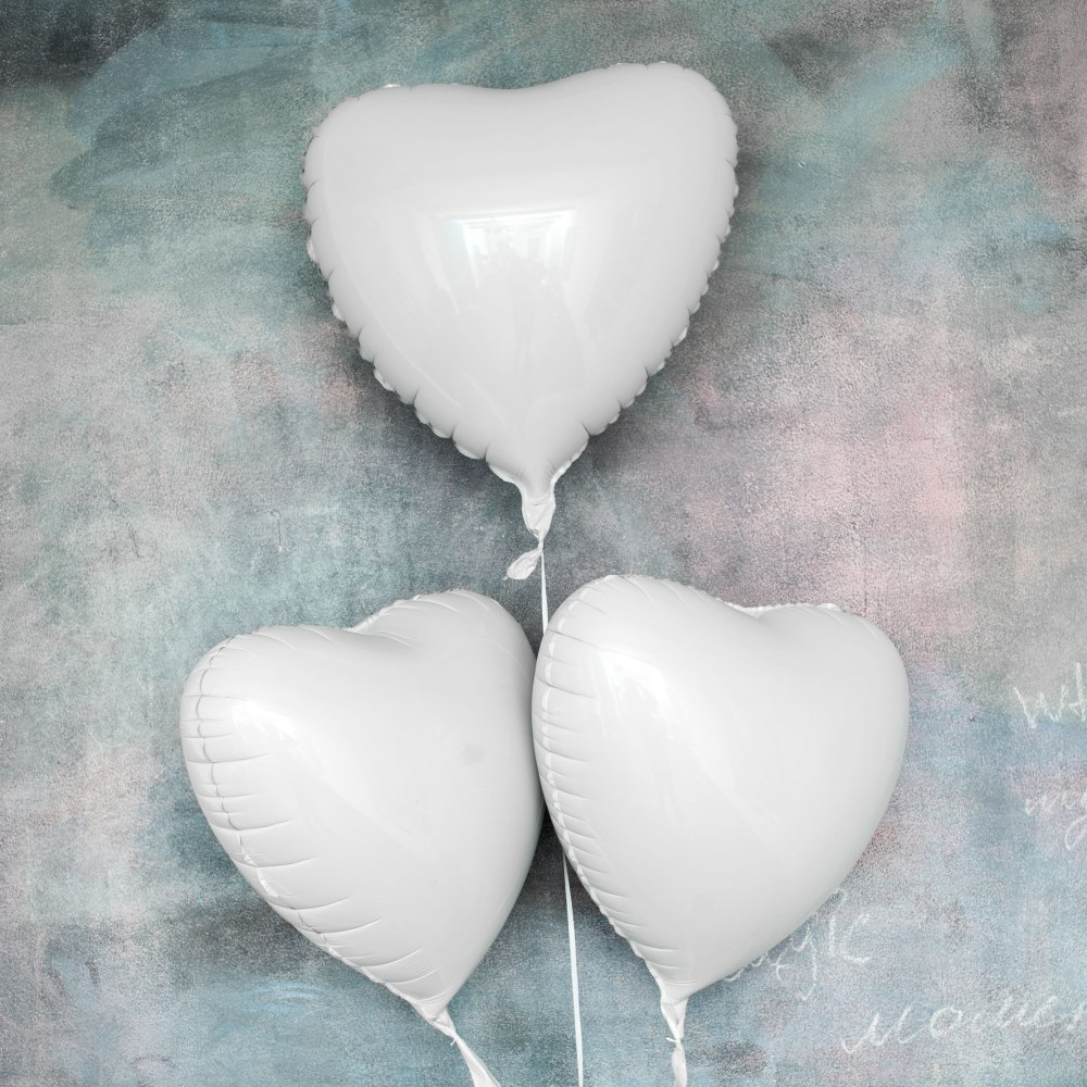 Фольгированный шар "Белое сердце"