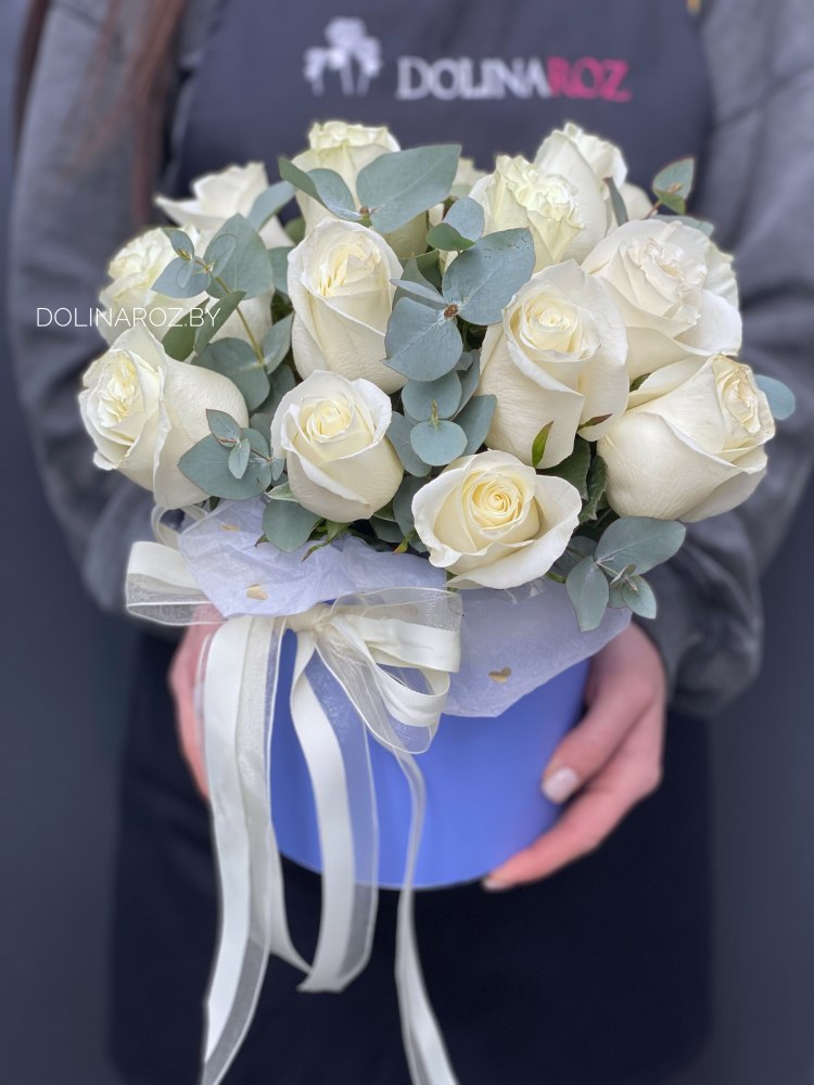 Розы в коробке "Белый эвкалипт"