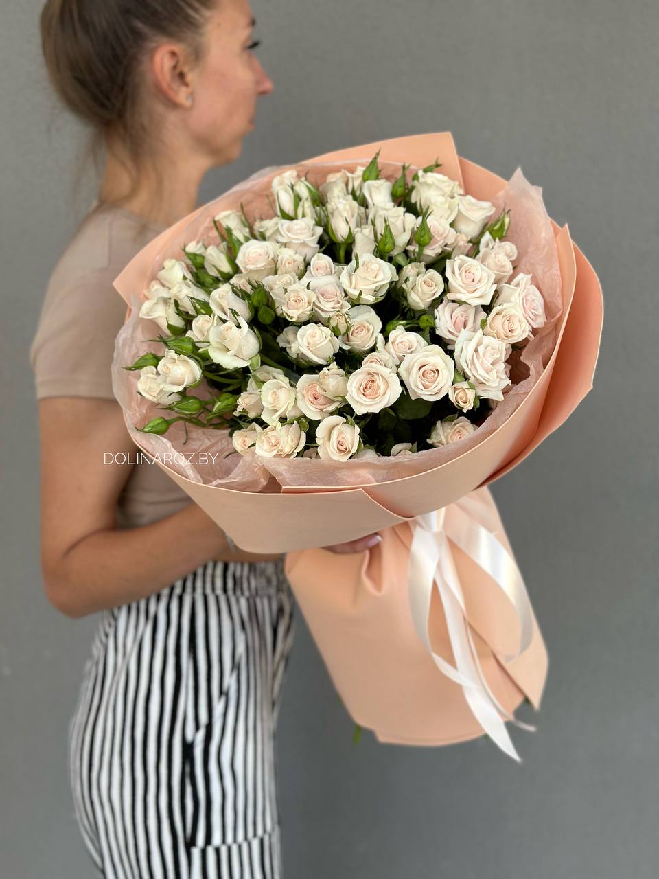 Купить букет из 15 кустовых роз в Минске с доставкой